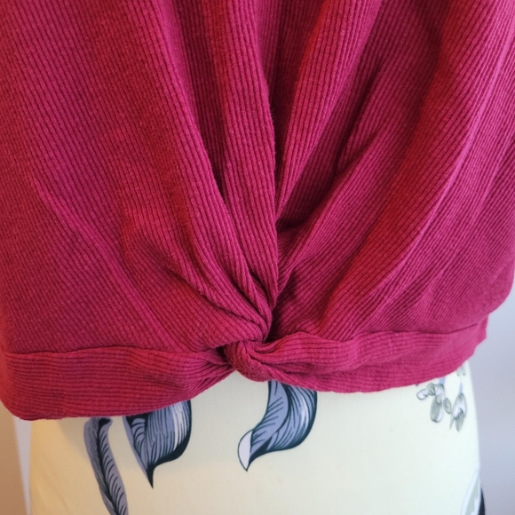 Harlow Cropped Tie Shirt - Picture 3 of 5